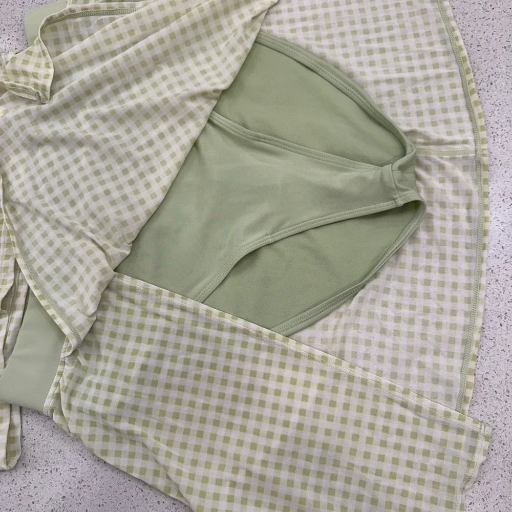 ALO Yoga women’s Athletic set in Light Green Gingham